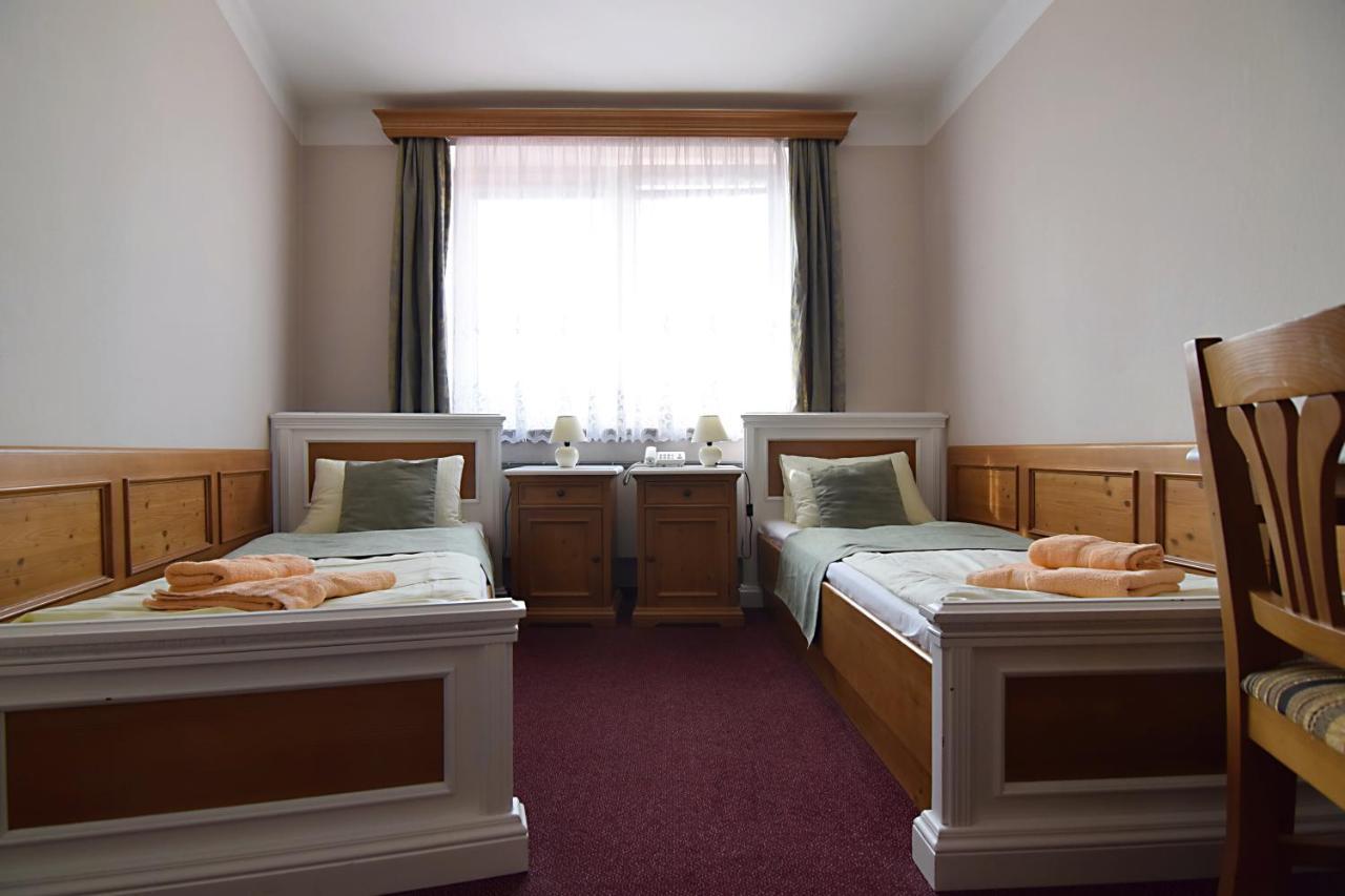 Hotel Soudek Podebrady Bagian luar foto