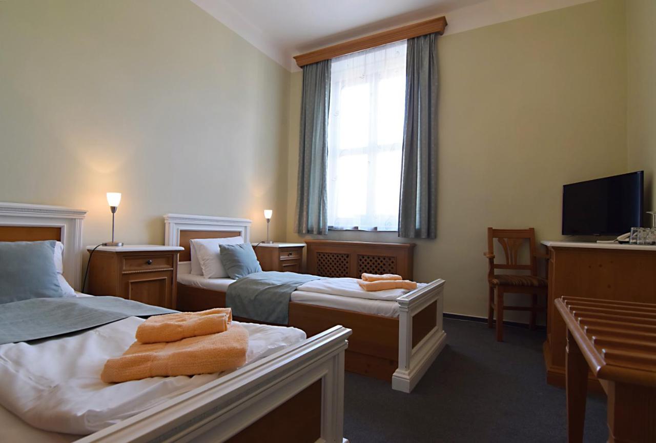 Hotel Soudek Podebrady Bagian luar foto