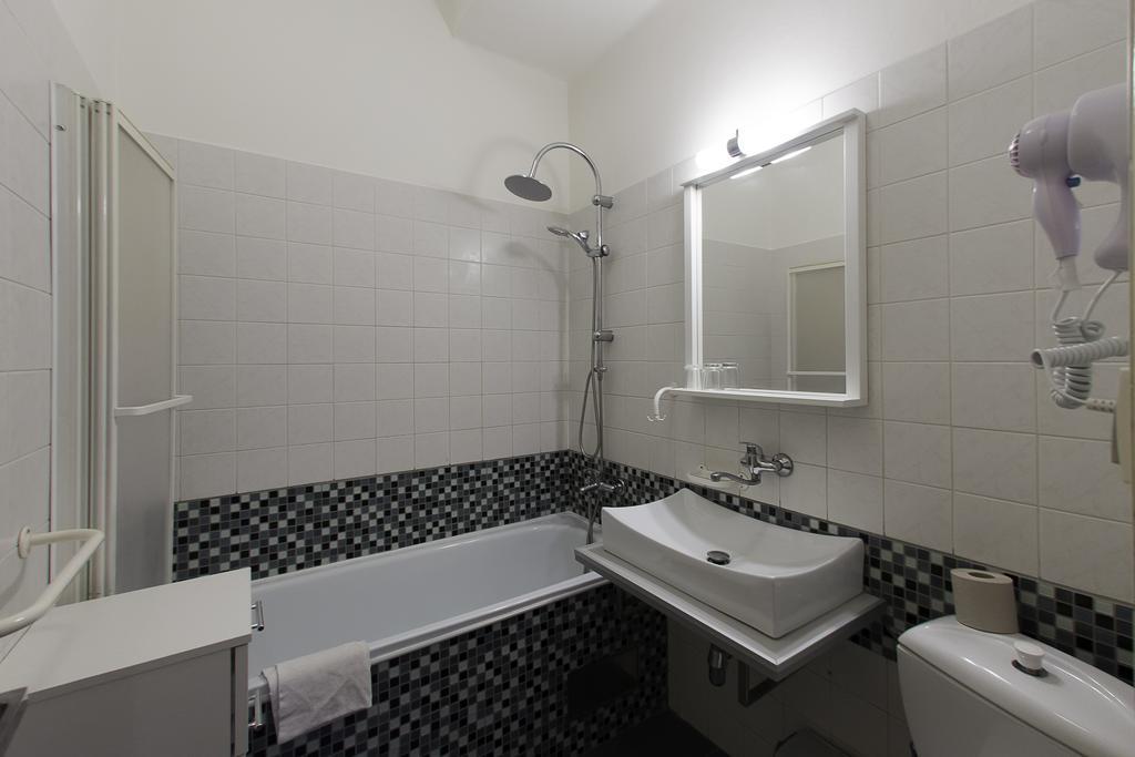 Hotel Soudek Podebrady Bagian luar foto